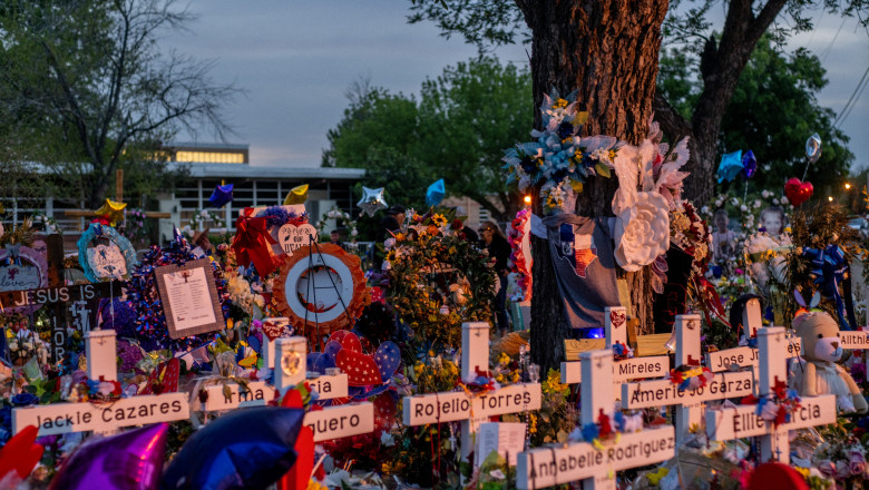Furie crescuta in America, dupa ce s-a aflat cum a reusit atacatorul care a ucis 19 copii sa intre in scoala din Texas Imagine