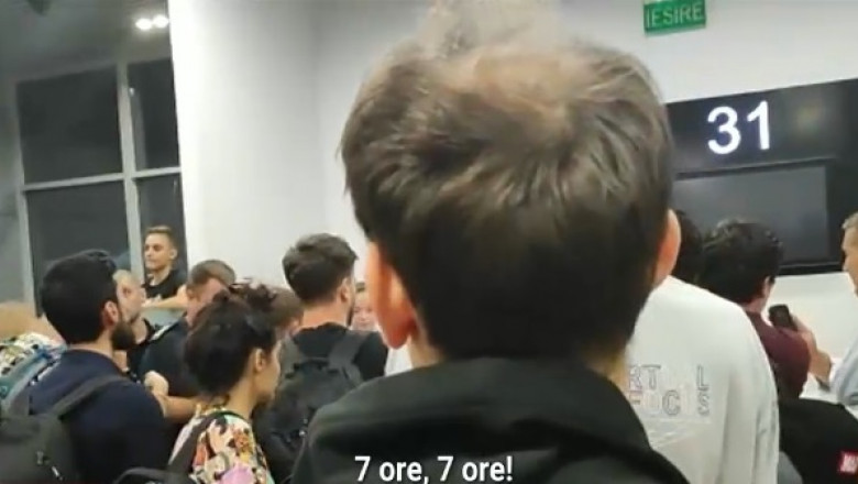 Furie pe Aeroportul Otopeni, unde zeci de persoane au aflat dupa o zi intreaga ca nu mai pot pleca spre Malta Imagine