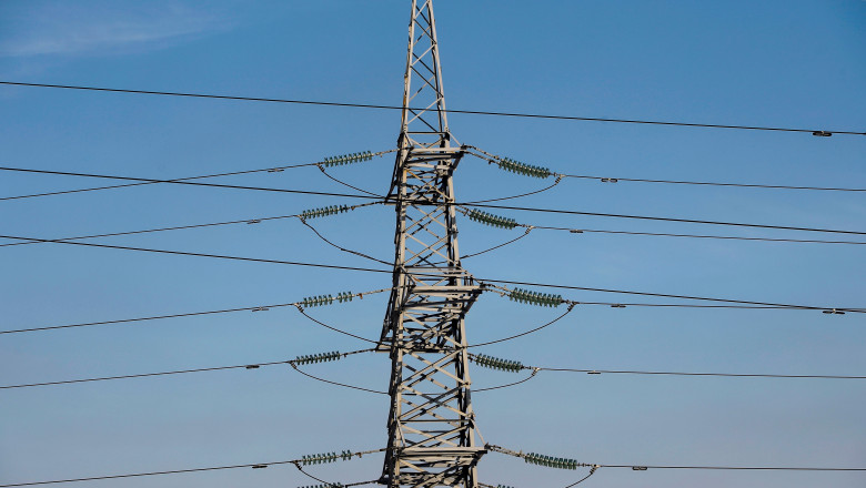 Furt de curent: Politistii din Giurgiu au deschis 30 de dosare penale pentru instalatii clandestine racordate la reteaua electrica Imagine
