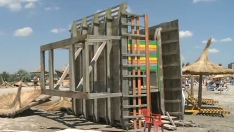 Furtuna cu aspect de tornada pe litoral. In Mangalia, vantul a suflat aseara cu 100 de kilometri la ora Imagine