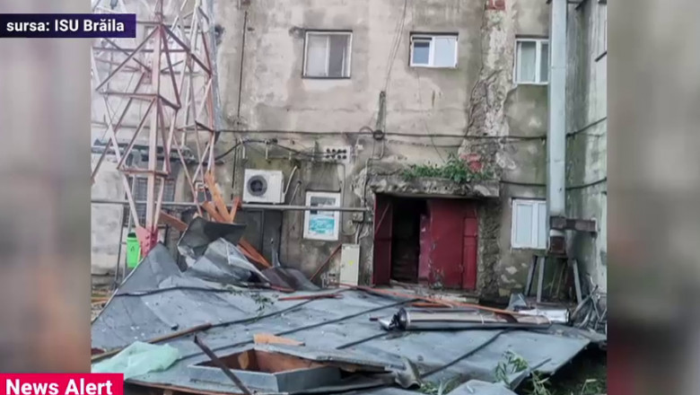„Furtuna de o violenta fara precedent”. Vijeliile au maturat zeci de localitati. Mai multe animale au fost electrocutate in Braila Imagine