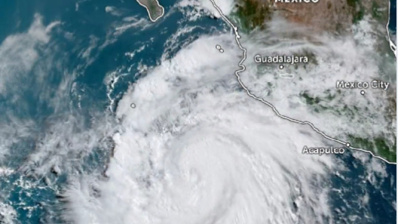 Furtuna tropicala Hilary s-a transformat in uragan. Risc de ploi torentiale si inundatii in nord-vestul Mexicului  Imagine