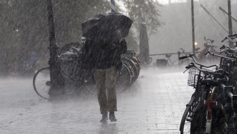Furtuni si grindina in mai multe judete. Este pericol de inundatii in judetul Sibiu Imagine