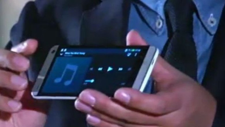 Gadgeturi pentru telefonul mobil. Acesta poate fi transformat in gramofon, consola sau etilotest Imagine