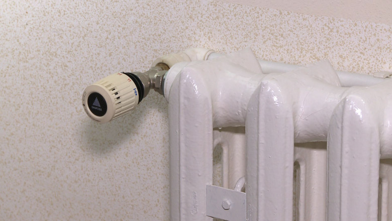 Galatenii ingheata in case Imagine