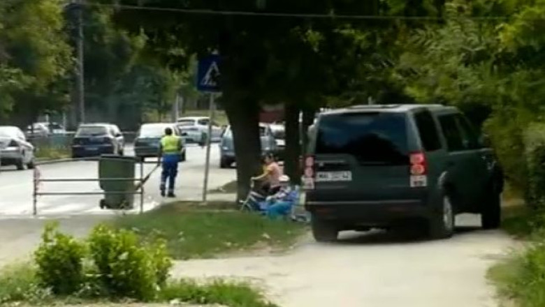 GALATI. Masinile institutiilor publice merg pe o strada inchisa traficului Imagine