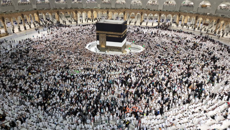 GALERIE FOTO: A inceput pelerinajul de la Mecca. Un milion de pelerini sunt asteptati in cel mai sfant loc al Islamului Imagine