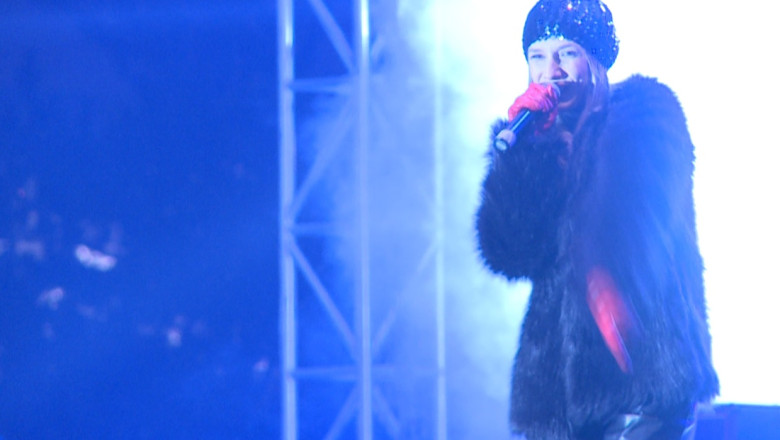 GALERIE FOTO. Cateva mii de ieseni au petrecut Revelionul in strada Imagine