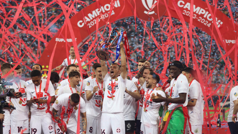 GALERIE FOTO. FCSB a primit trofeul de campioana a Romaniei, pe Arena Nationala, in fata a zeci de mii de spectatori Imagine