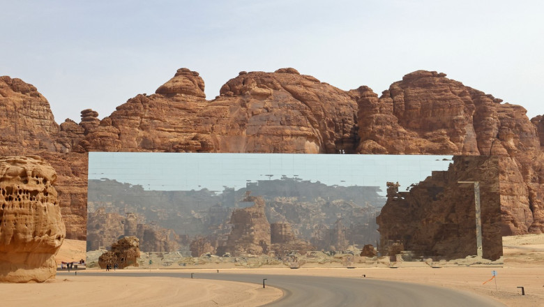 GALERIE FOTO. Maraya, cladirea care „dispare” in desert. Este cea mai mare constructie din lume acoperita integral cu oglinzi Imagine
