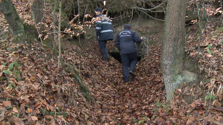 GALERIE FOTO. Peste 100 de localnici, politisti si jandarmi il cauta de peste 24 de ore pe copilul de 2 ani disparut in Bihor Imagine