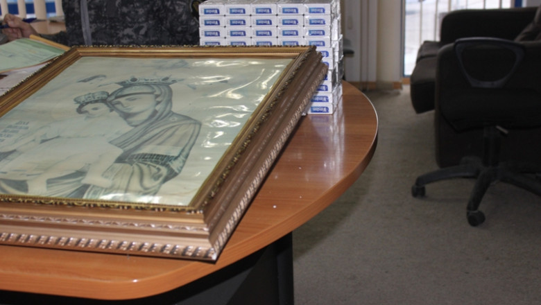 GALERIE FOTO. tigari ascunse intr-o icoana, descoperite de politistii de frontiera Imagine