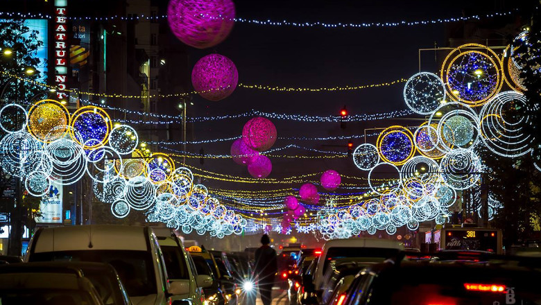 GALERIE FOTO. Trei milioane de lumini de Craciun au fost aprinse in Bucuresti Imagine