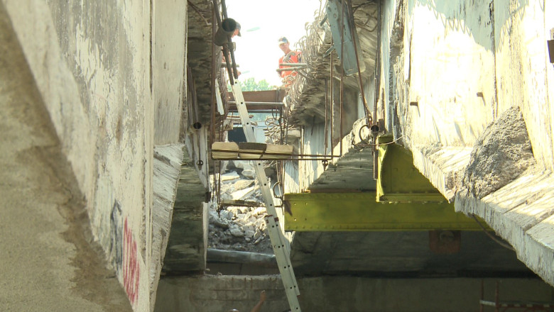 Gata, a inceput! Operatiune spectaculoasa in centrul Timisoarei: ridicarea podului Michelangelo Imagine