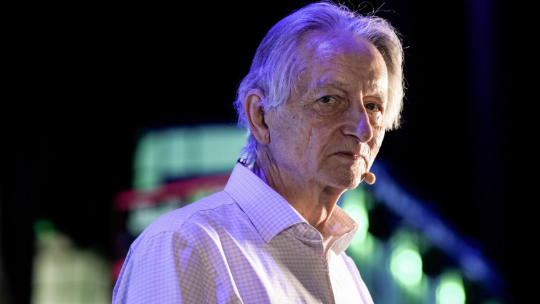Geoffrey Hinton, avertisment dupa ce a primit Premiul Nobel pentru cercetarea AI: „Va fi comparabila cu Revolutia Industriala” Imagine