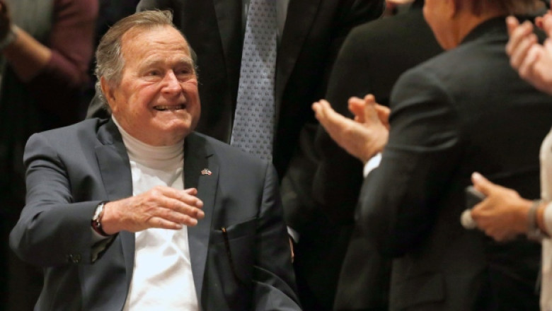 George Bush Senior, inca o noapte la spital Imagine