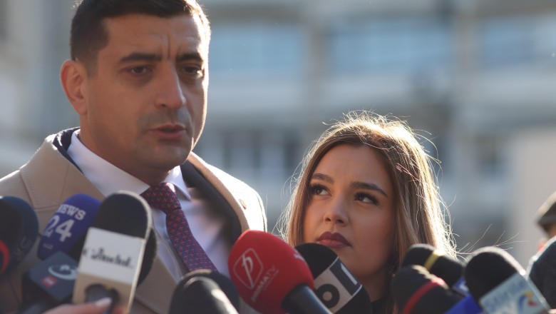 George Simion a mers la Palatul Cotroceni, pentru consultari, dar a anuntat ca nu intra: „AUR nu recunoaste legitimitatea lui Iohannis” Imagine