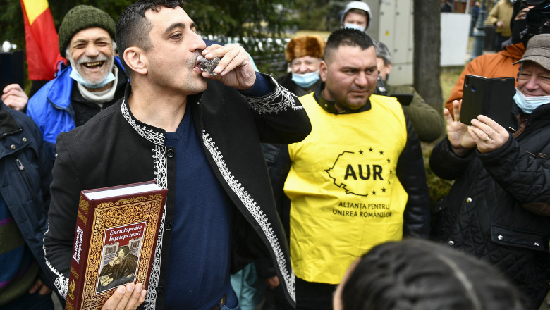 George Simion face nunta ca a lui Zelea Codreanu. „Astept toti romanii. Sa veniti in camasa populara” Imagine