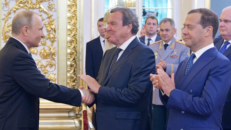 Gerhard Schroeder nu sustine livrarea de arme in Ucraina si da vina pe Kiev pentru esecul in negocierile de pace cu Rusia Imagine