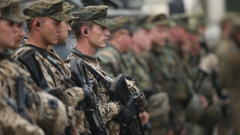 Germania are nevoie de inca 75.000 de soldati pentru a-si indeplini angajamentele fata de NATO Imagine