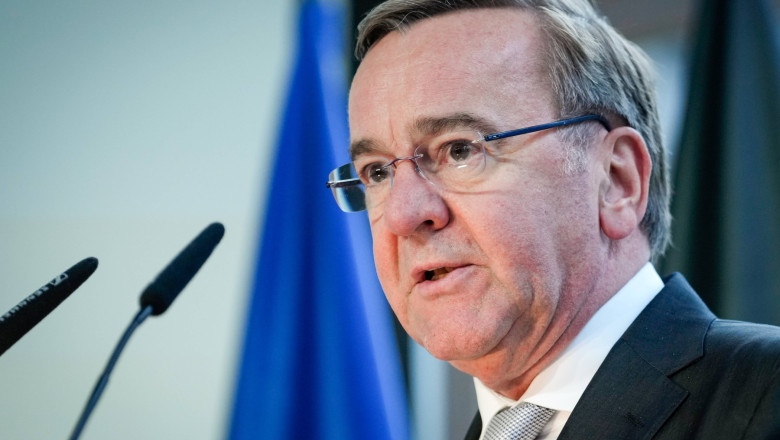 Germania nu va livra avioane de lupta Ucrainei, afirma ministrul german al Apararii Imagine