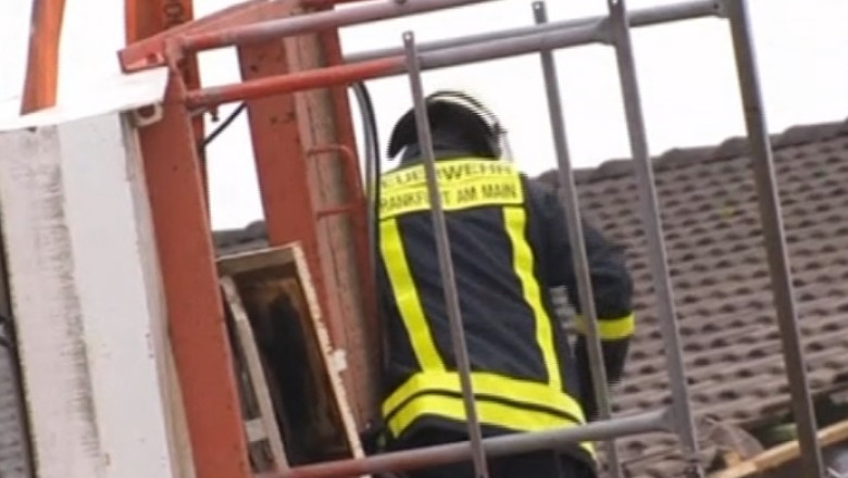 GERMANIA. Un om a murit si cinci au fost raniti dupa ce o macara a cazut peste un magazin Imagine