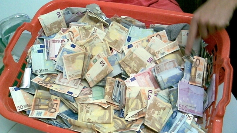 Germanii se revolta impotriva politicii banilor ieftini. Cum a sters relaxarea americana 620 de miliarde de dolari din castigurile celor care isi tin banii in banci Imagine