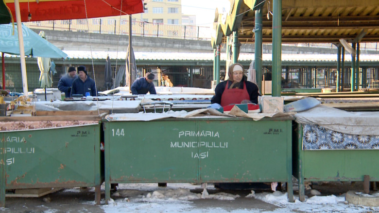 Gerul a golit pietele din Iasi. Doar cativa comercianti au indurat temperaturile scazute Imagine