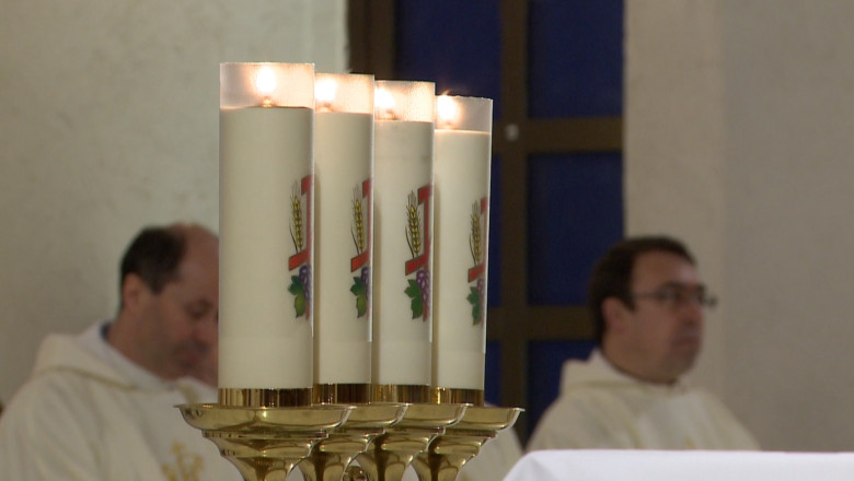 Gest de pocainta in Joia Mare. PS Petru Gherghel a spalat picioarele unor credinciosi Imagine