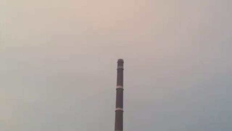 Gest extrem in Baia Mare. Doi parasutisti au sarit de pe cel mai inalt turn din tara Imagine