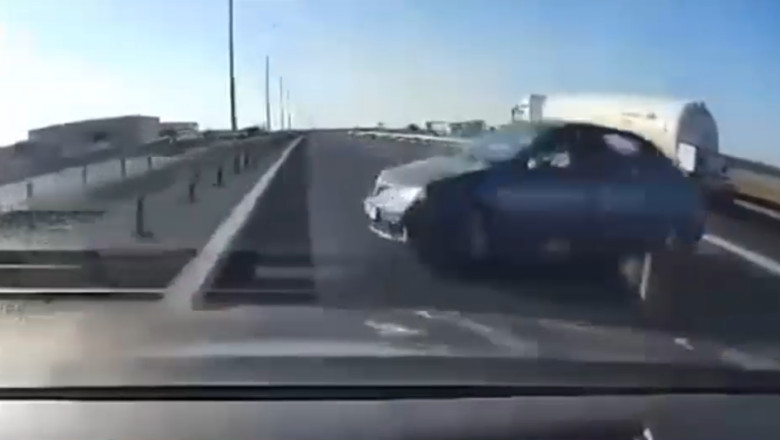 Gest inconstient pe autostrada A1. Un sofer a tras brusc de volan pentru a intoarce si a lovit o alta masina Imagine