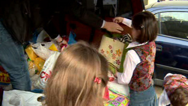 Gest umanitar facut de elevii si profesorii unei scoli din Iasi Imagine