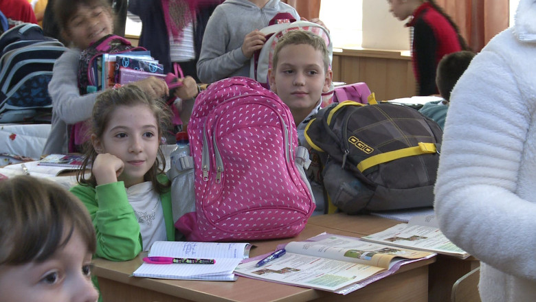 Ghiozdane mari pentru copii mici Imagine