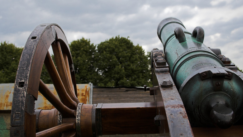 Ghiulea din primul razboi mondial, descoperita pe o strada din orasul Alesd (judetul Bihor) Imagine