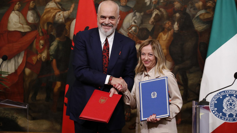 Giorgia Meloni a semnat un acord controversat cu Albania, unde Italia vrea sa construiasca doua centre pentru migranti Imagine