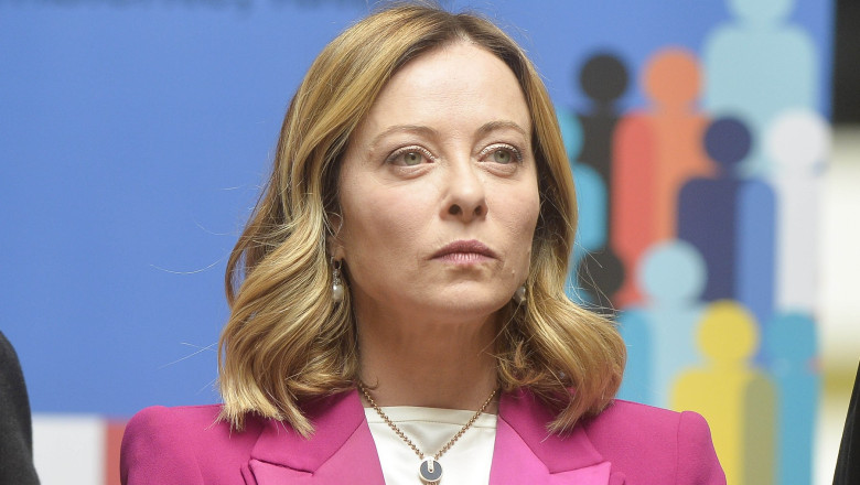 Giorgia Meloni: Maternitatea surogat este „inumana” si trateaza copiii ca „produse de supermarket” Imagine
