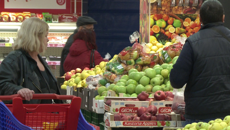 Goana dupa cumparaturi. Dupa sarbatori constantenii au nevoie de produse proaspete Imagine