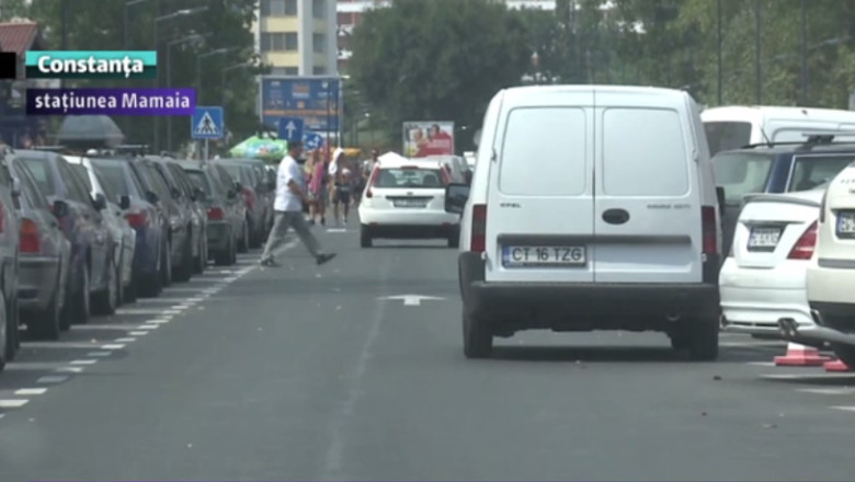  Goana dupa un loc de parcare. In Mamaia, turistii au cautat 30 de minute un loc liber  Imagine
