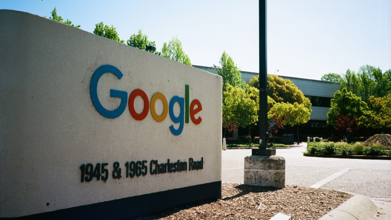 Google, condamnat de o instanta ruseasca la plata unei amenzi ce depaseste valoarea tuturor banilor din lume Imagine