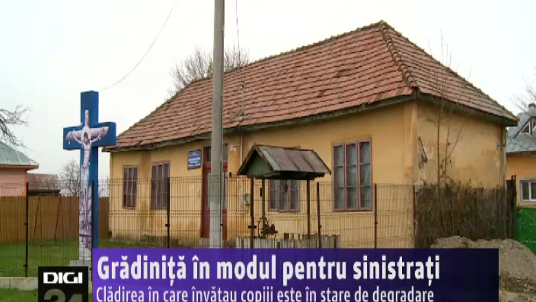 Gradinita in modul pentru sinistrati. Cladirea in care invatau copiii este foarte degradata Imagine