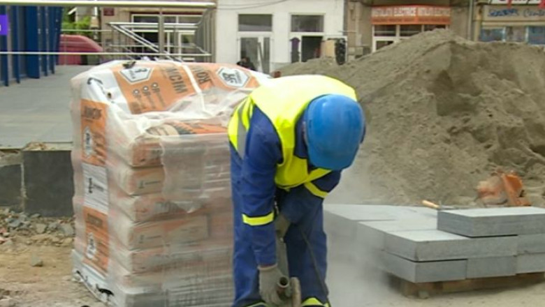 Granit din Brazilia, prelucrat in China, pentru strazile din centrul Craiovei Imagine