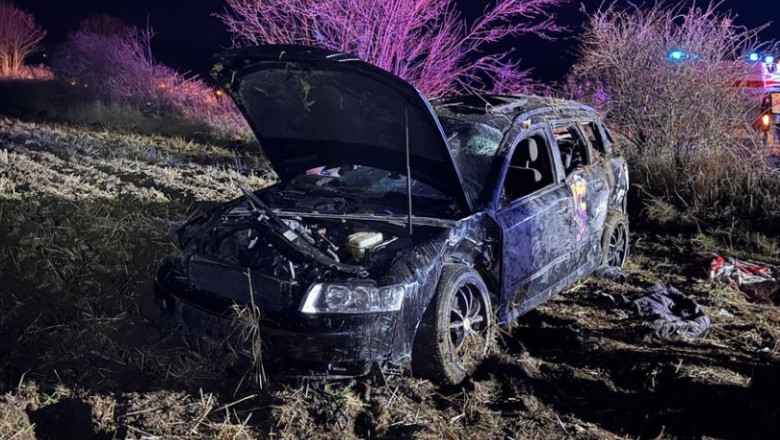 Grav accident pe DN 1, la iesirea din Sebes. Un barbat a fost prins sub un autoturism rasturnat Imagine