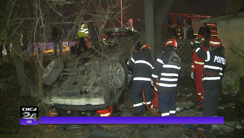 Grav accident pe DN1. Trei persoane au ajuns la spital. Motorul autoturismului a ramas pe carosabil in urma impactului Imagine