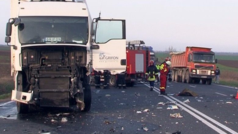 Grav accident pe E 85: Un mort si trei raniti intr-un carambol. Printre victime, sefii ITM si AJOFM Buzau Imagine