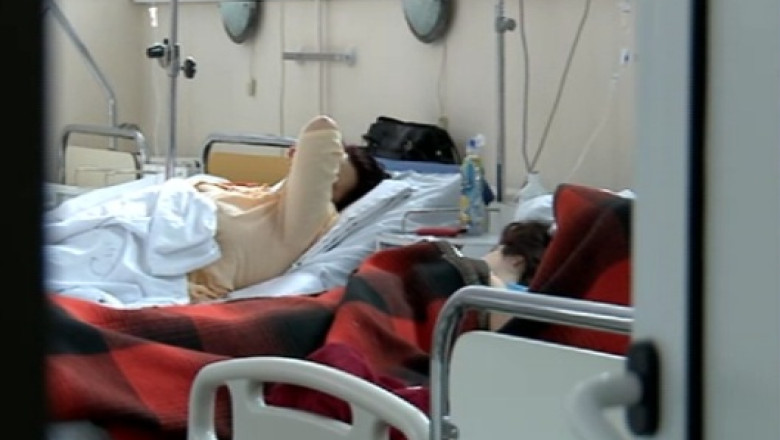 Gravidele si proaspetele mamici, la lumina lanternei in maternitate Imagine