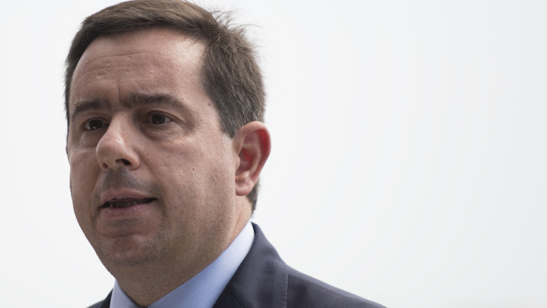 Grecia ardea, iar ministrul responsabil pentru protectia cetatenilor facea plaja. La finalul vacantei si-a dat demisia Imagine