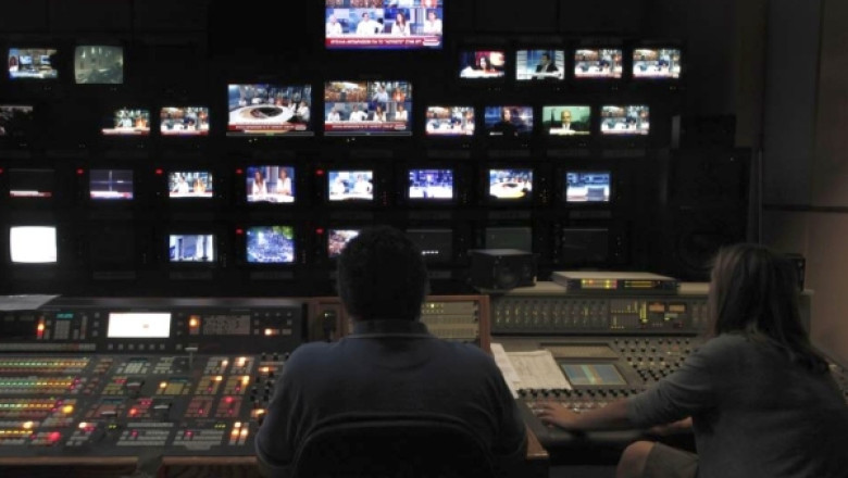 Grecia: Televiziunea si radioul de stat emit pe internet si pe frecvente inchiriate de la Partidul Comunist Imagine