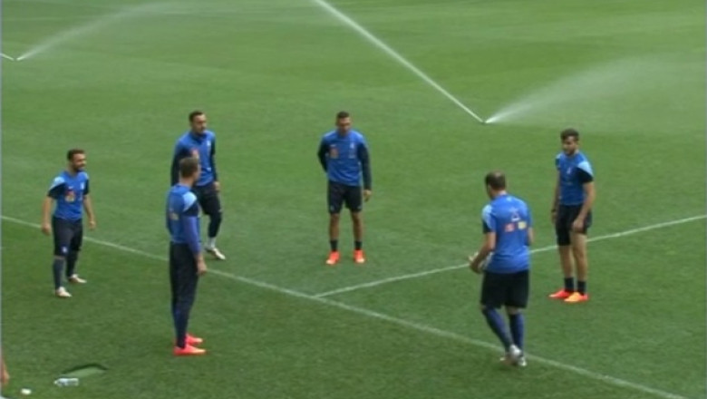 Grecii, care au eliminat Romania la baraj, se pregatesc in SUA pentru Mondialul din Brazilia Imagine