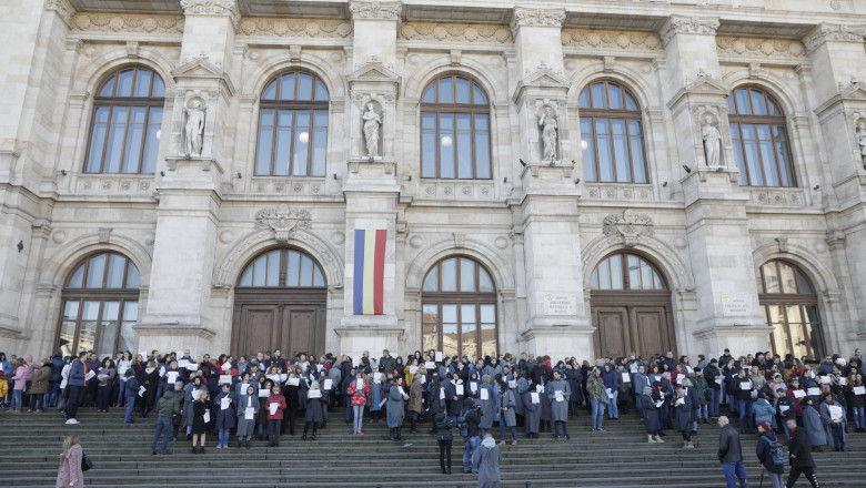 Grefierii cer sa fie primiti de premier. Acestia sunt nemultumiti ca le creste varsta de pensionare Imagine