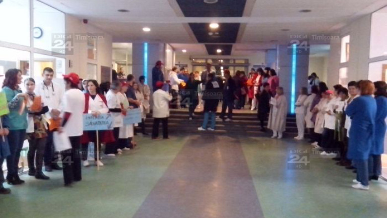 Greva de avertisment a cadrelor medicale, in Timis. Lozinci la Spitalul Judetean: ”Guvern, respecta tot ce-ai promis” Imagine